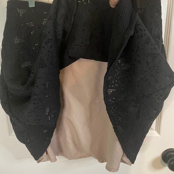 Ann Taylor Black Cutout Lace A-Line Mini Skirt Nude Lining Ruffle Skirt Size 14 - Picture 5 of 6